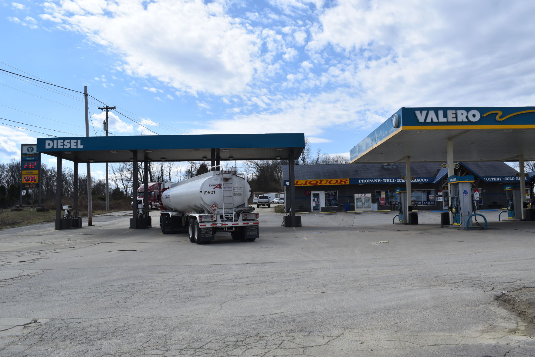 Velero on U.S. 127.JPG